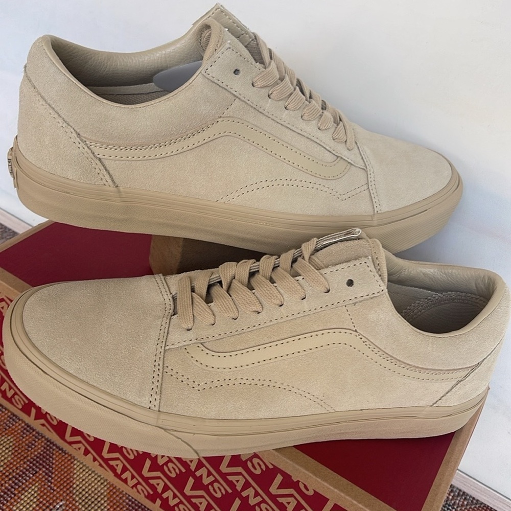Vans • WMNS Old Skool Mono Suede Tan
VN000CPSTAN
Sneakers - Picture 10 of 16